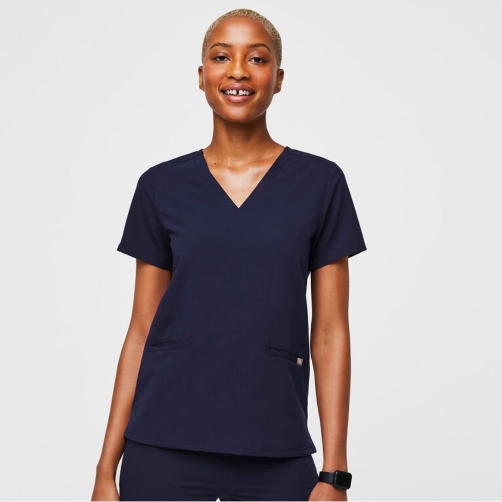 Figs Casma Three Pocket Scrub
Top In Navy size S